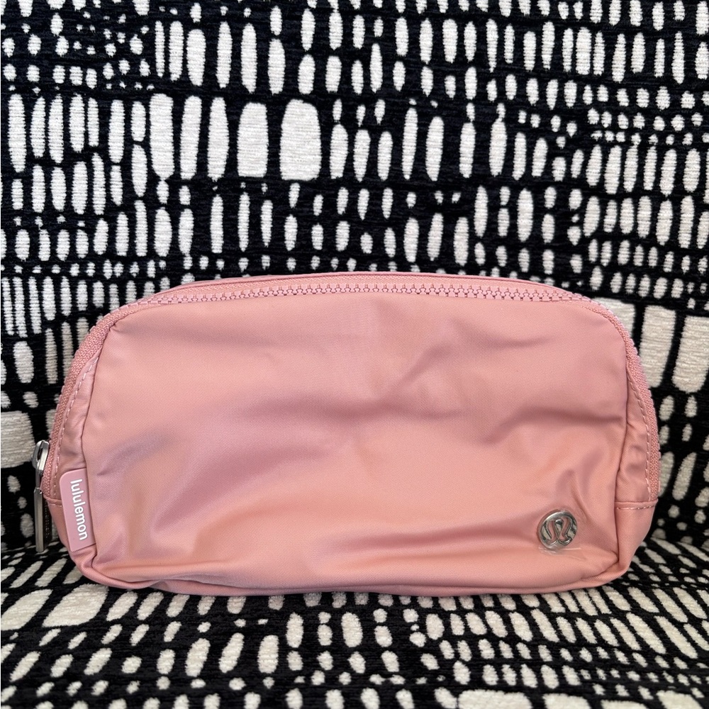 Lululemon Everywhere Belt Bag *Pink pastel